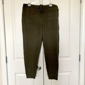 Lou & Grey green women’s large jogger